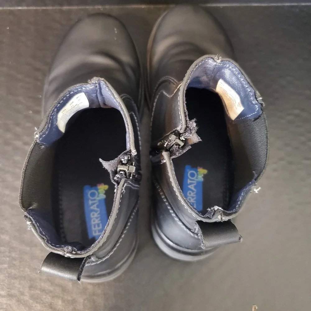 FERRATO Boys Black Ankle Boots Youth‎ Size 1 Side Zip Lightly Worn, Toe Scuffs